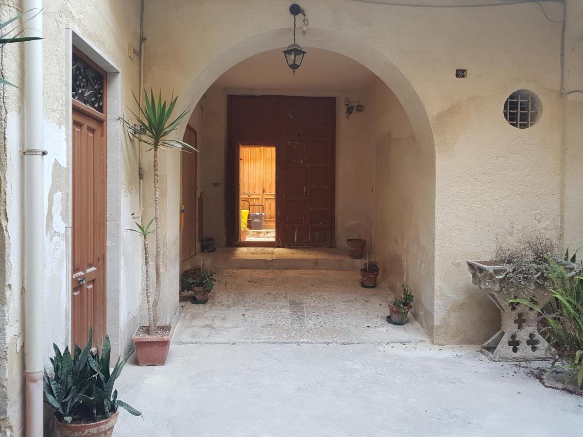 Casa Storico Centro Marsala Exterior foto